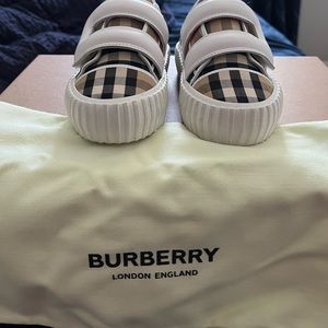 Burberry toddler sneakers US7 EUR 24